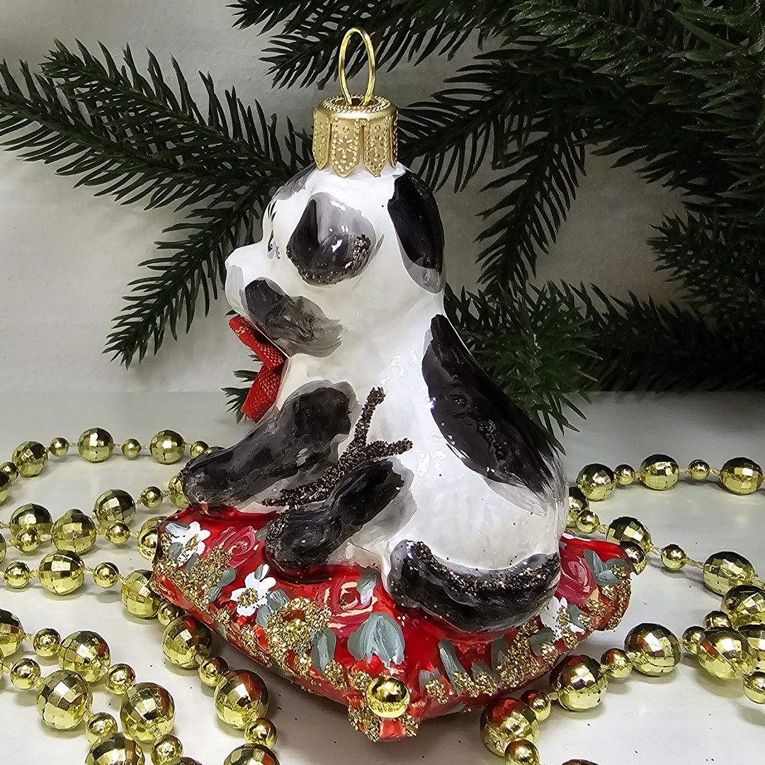 фото Стеклянная елочная игрушка Щенок на подушке