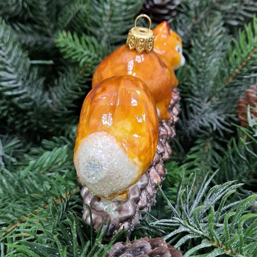 фото Стеклянная елочная игрушка Белка на шишке рыжая