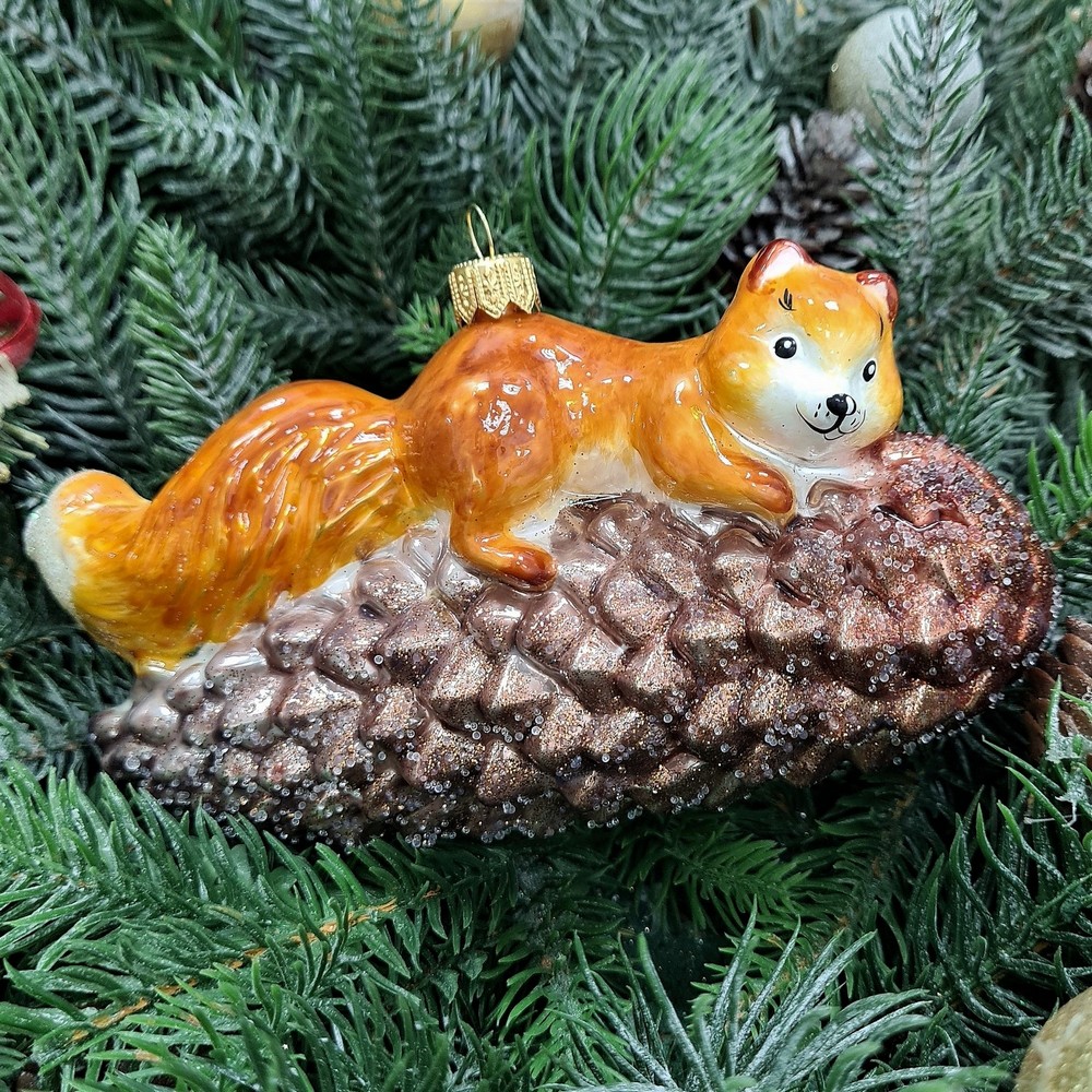 фото Стеклянная елочная игрушка Белка на шишке рыжая