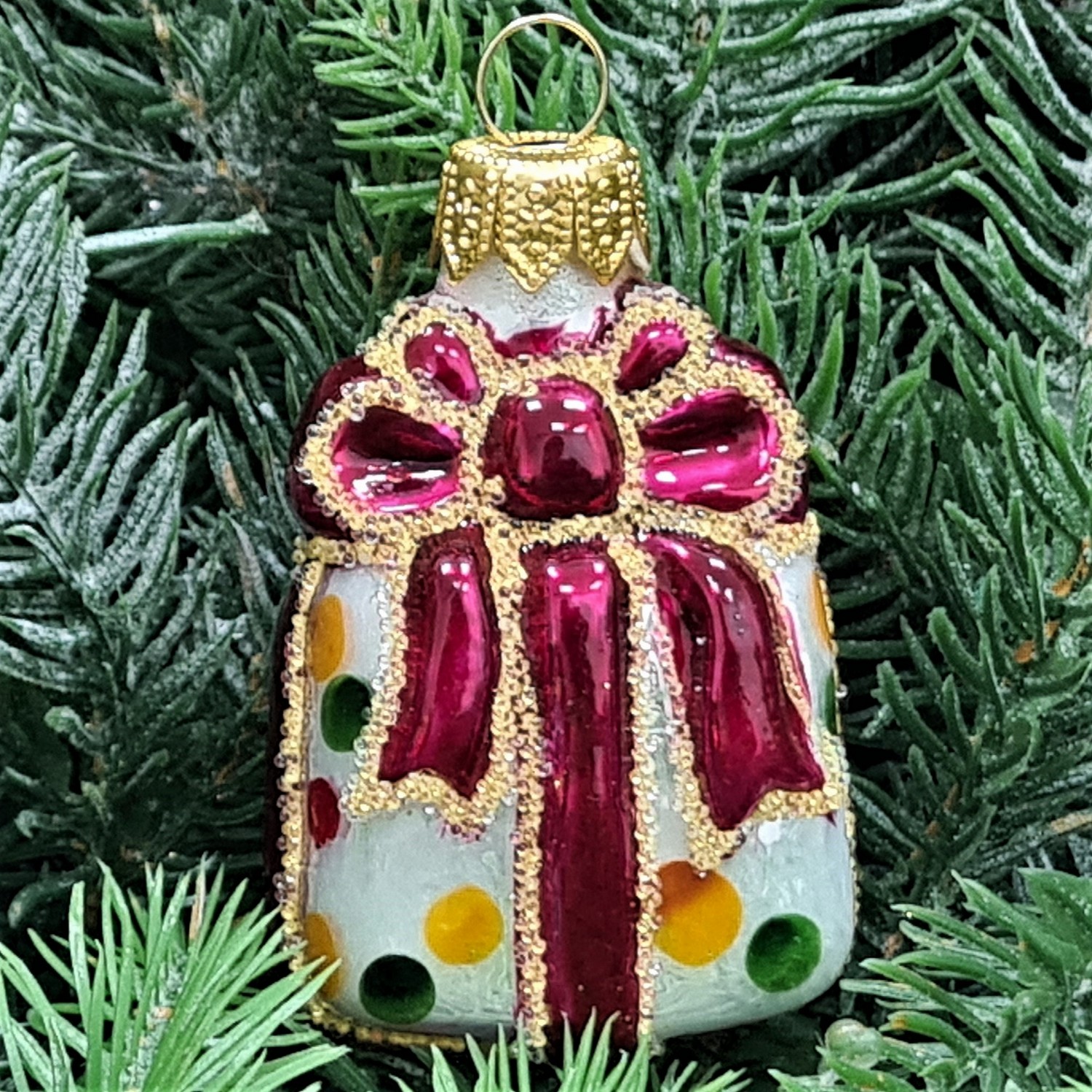 фото Стеклянная елочная игрушка Подарок малый