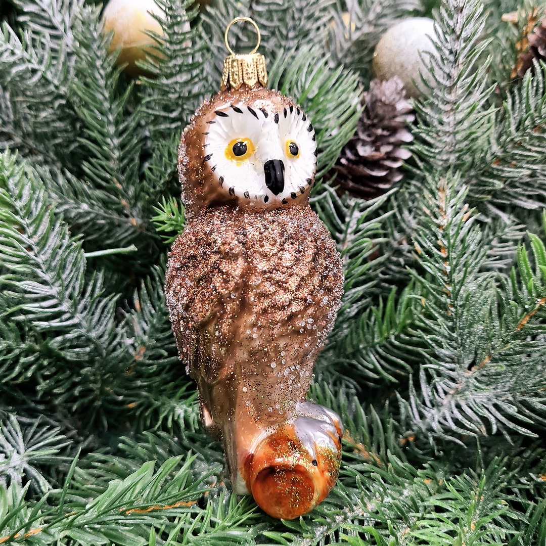 фото Стеклянная елочная игрушка Сова на ветке коричневая