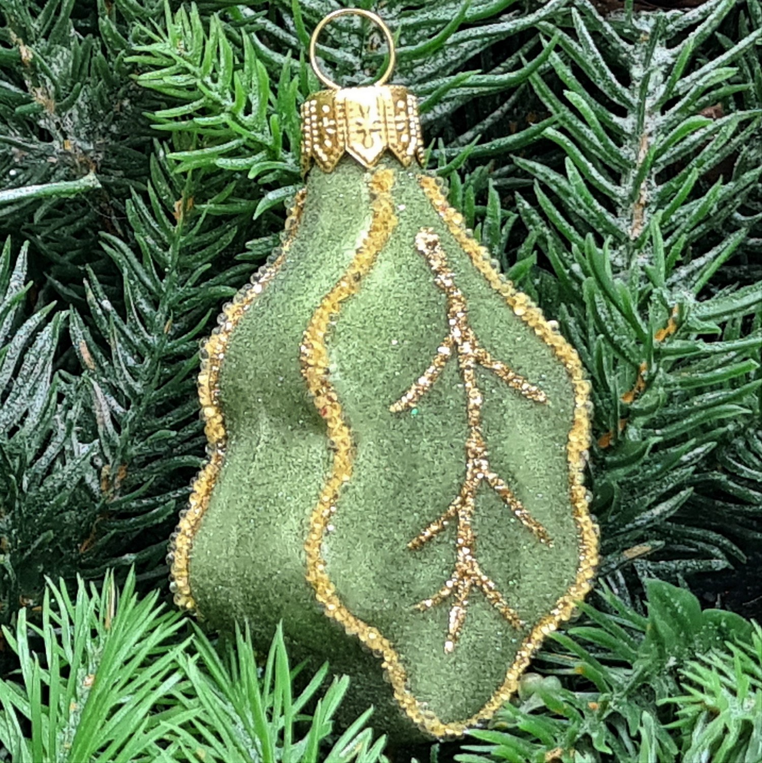 фото Стеклянная елочная игрушка Дубовый листок