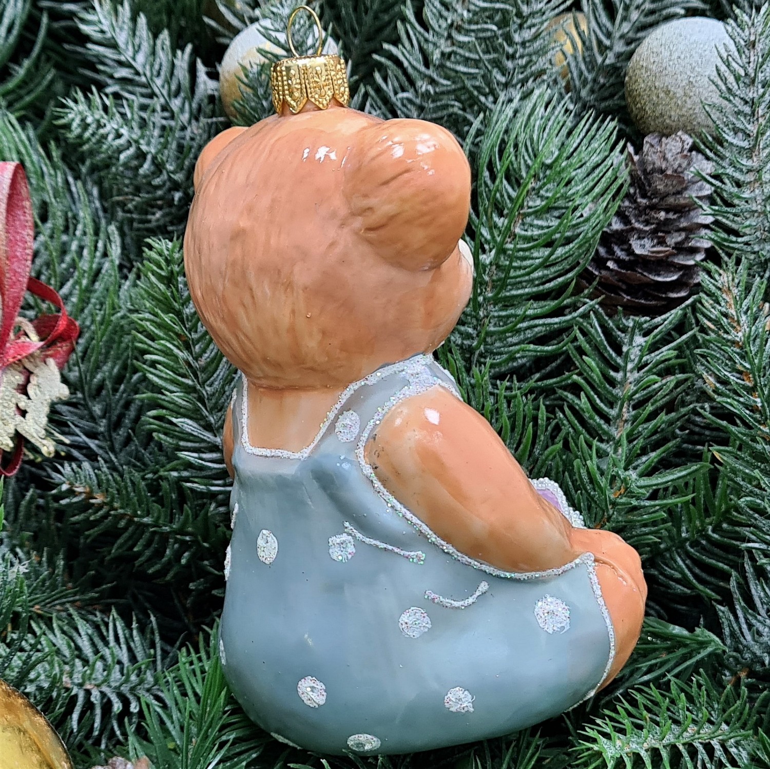 фото Стеклянная елочная игрушка Мишка с мячом