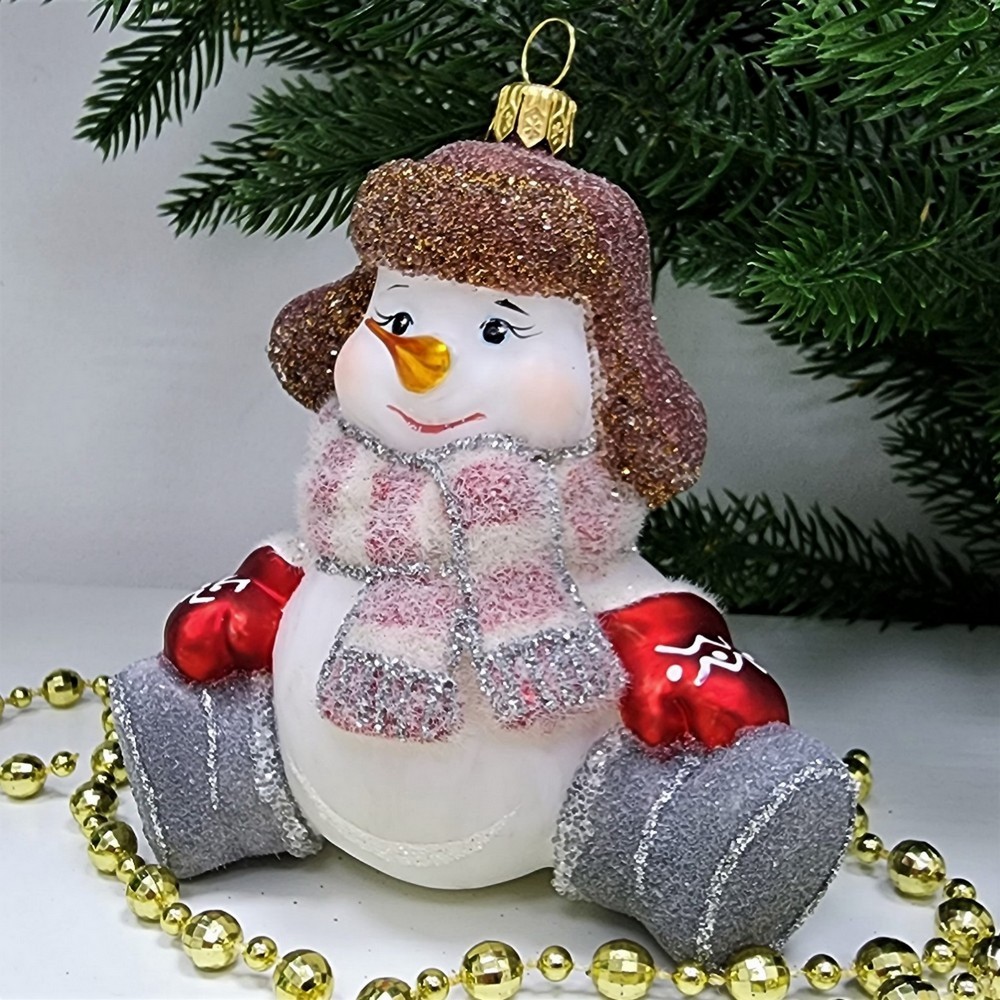 фото Стеклянная елочная игрушка Снеговик в валенках