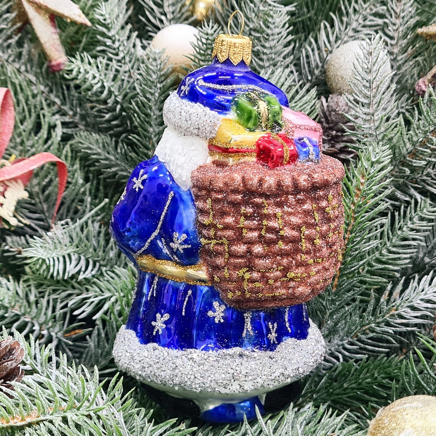 фото Стеклянная елочная игрушка Дед Мороз с подарками