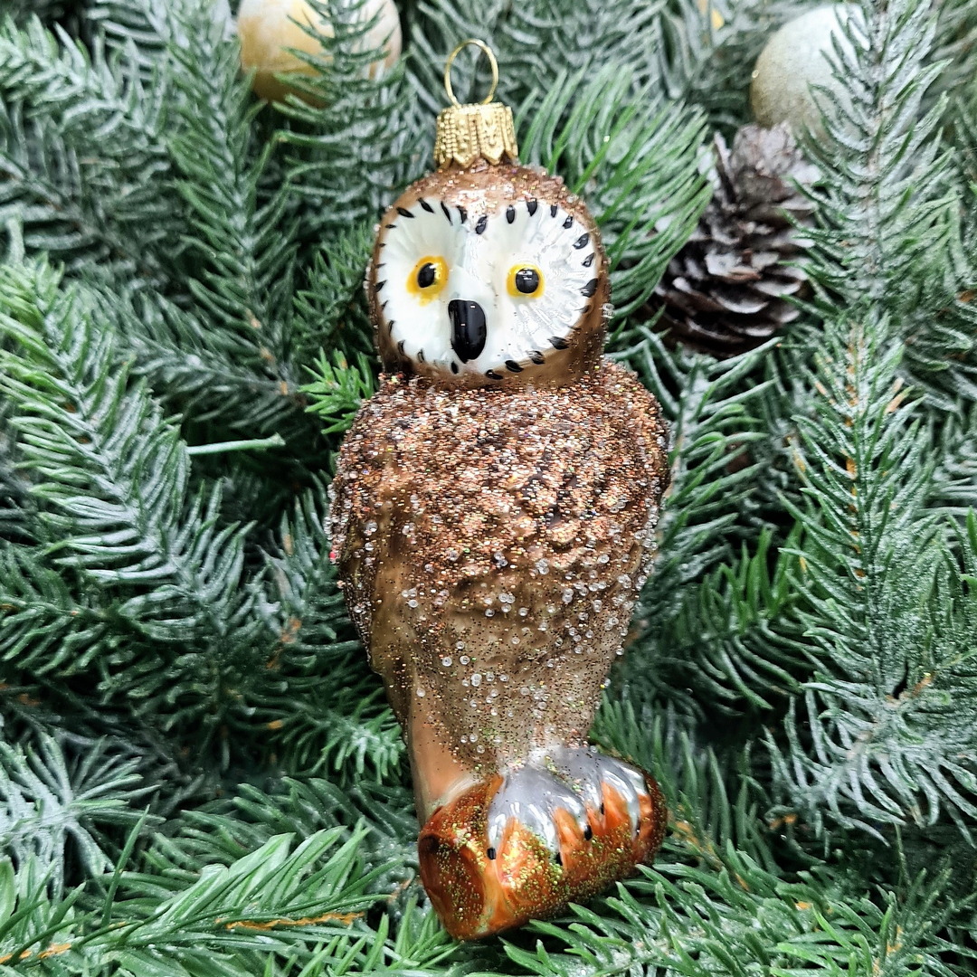 фото Стеклянная елочная игрушка Сова на ветке коричневая