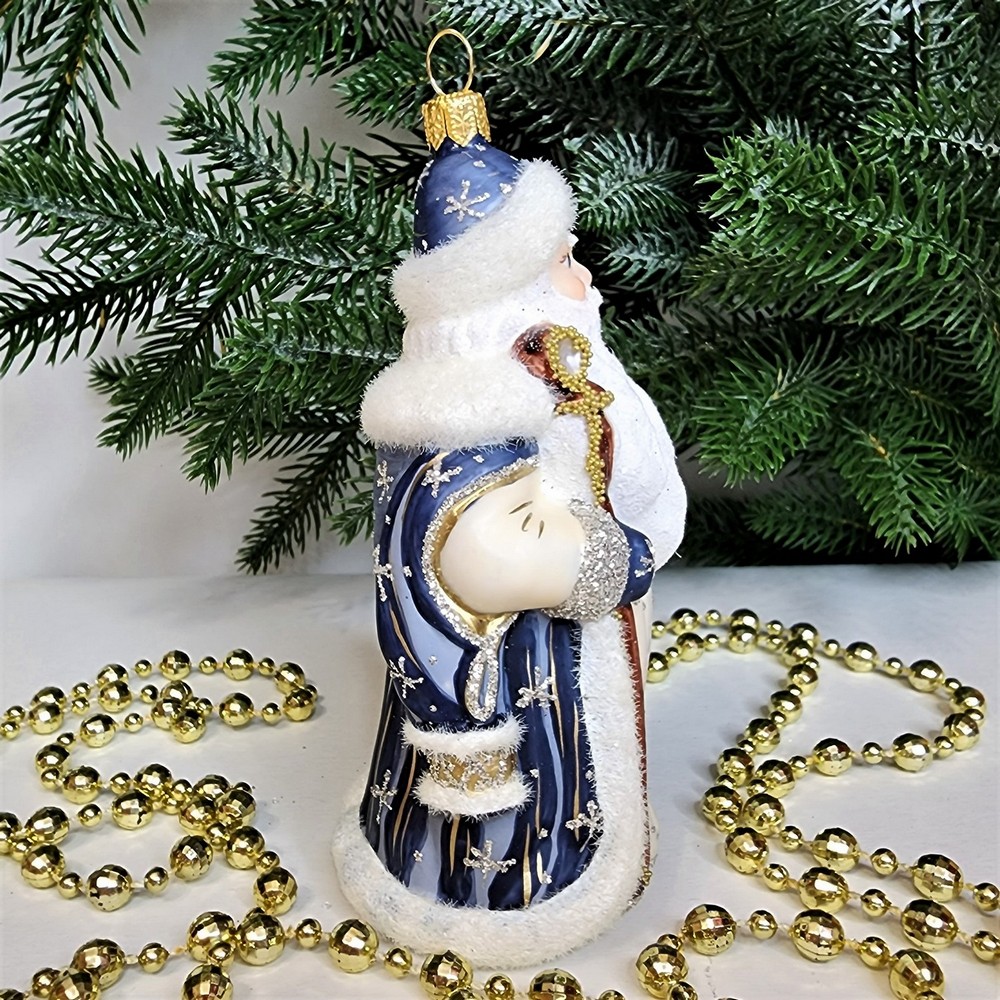 фото Стеклянная елочная игрушка Дед Мороз синий с белочкой