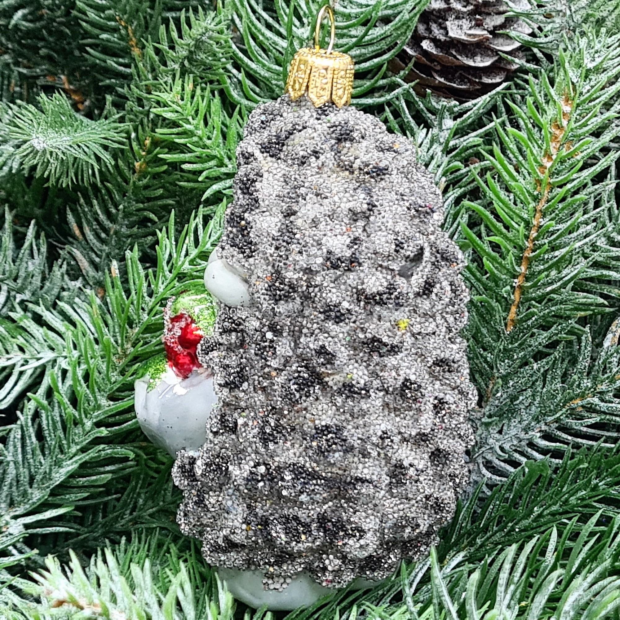 фото Стеклянная елочная игрушка Ежик с малиной