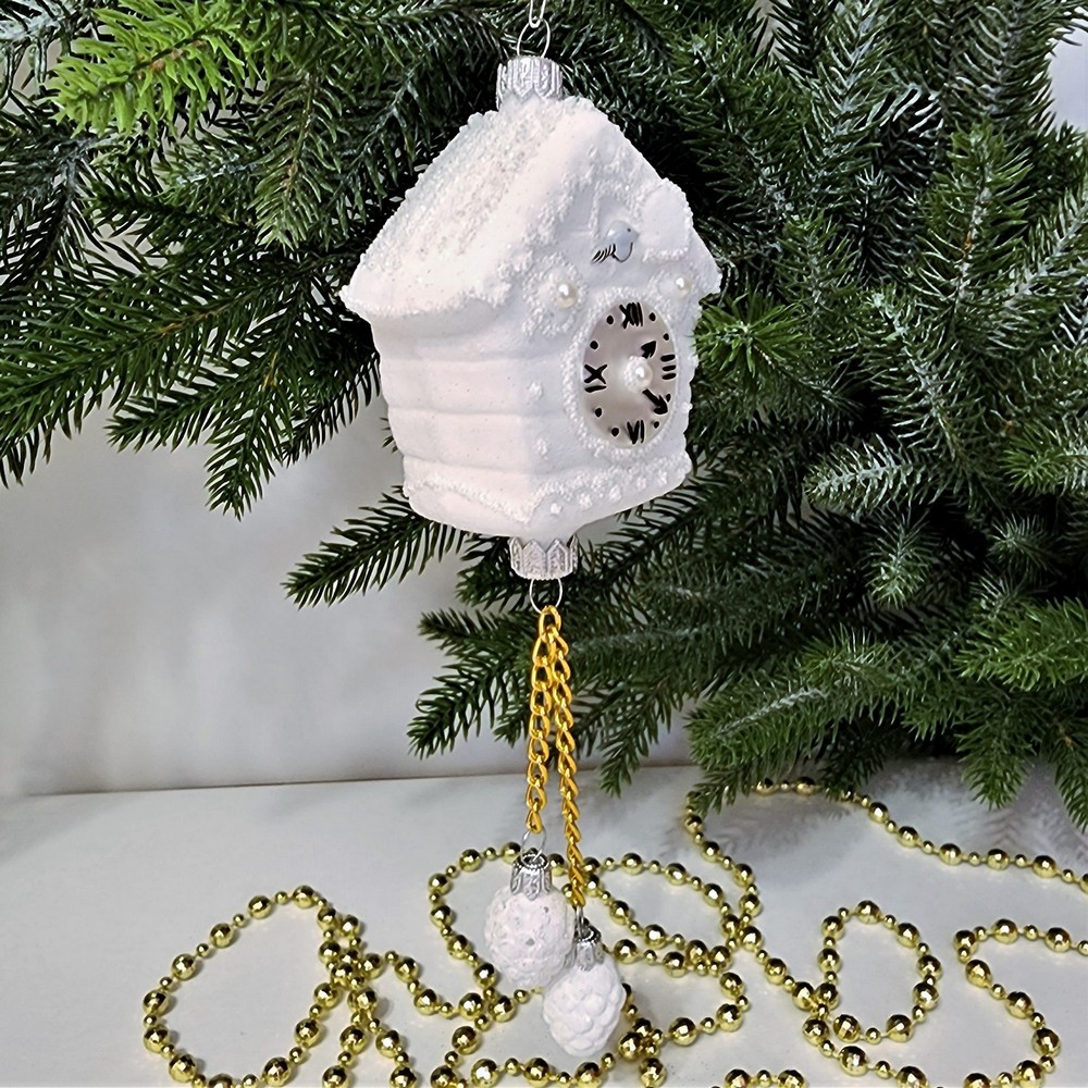 фото Стеклянная елочная игрушка Часы с кукушкой белые