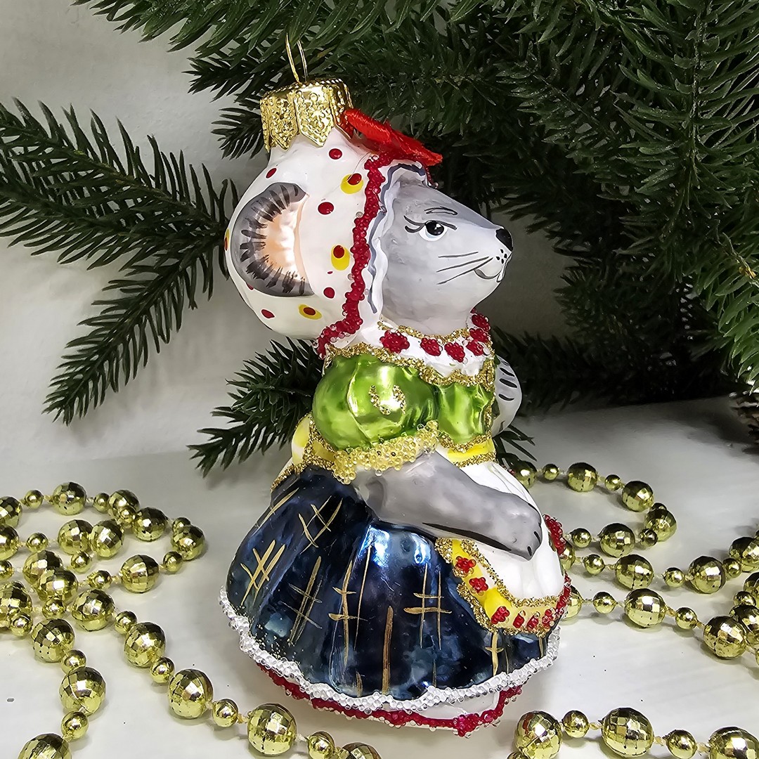 фото Стеклянная елочная игрушка Мышка хозяйка