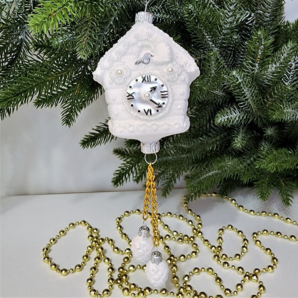 фото Стеклянная елочная игрушка Часы с кукушкой белые