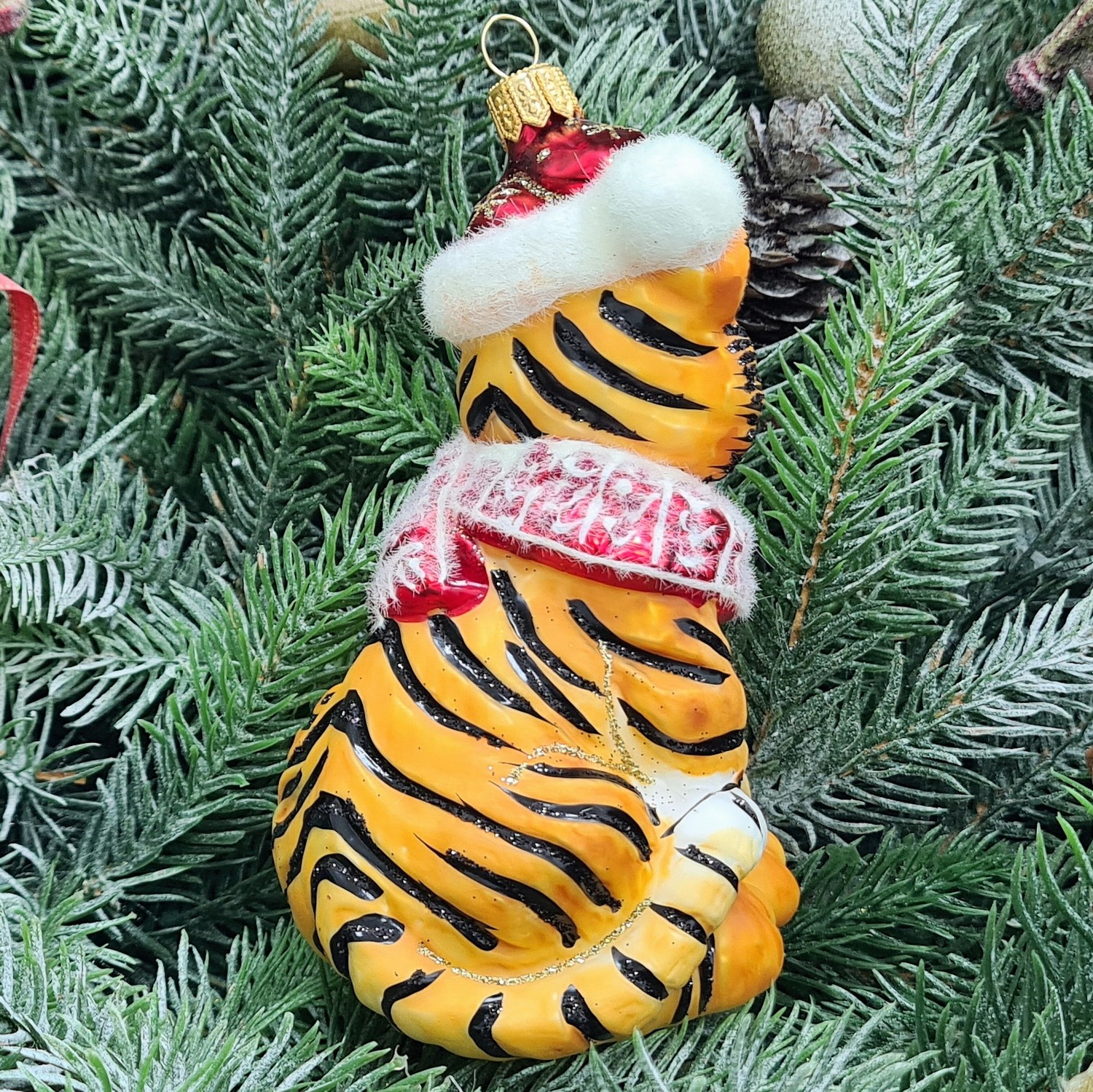 фото Стеклянная елочная игрушка Тигренок Санта