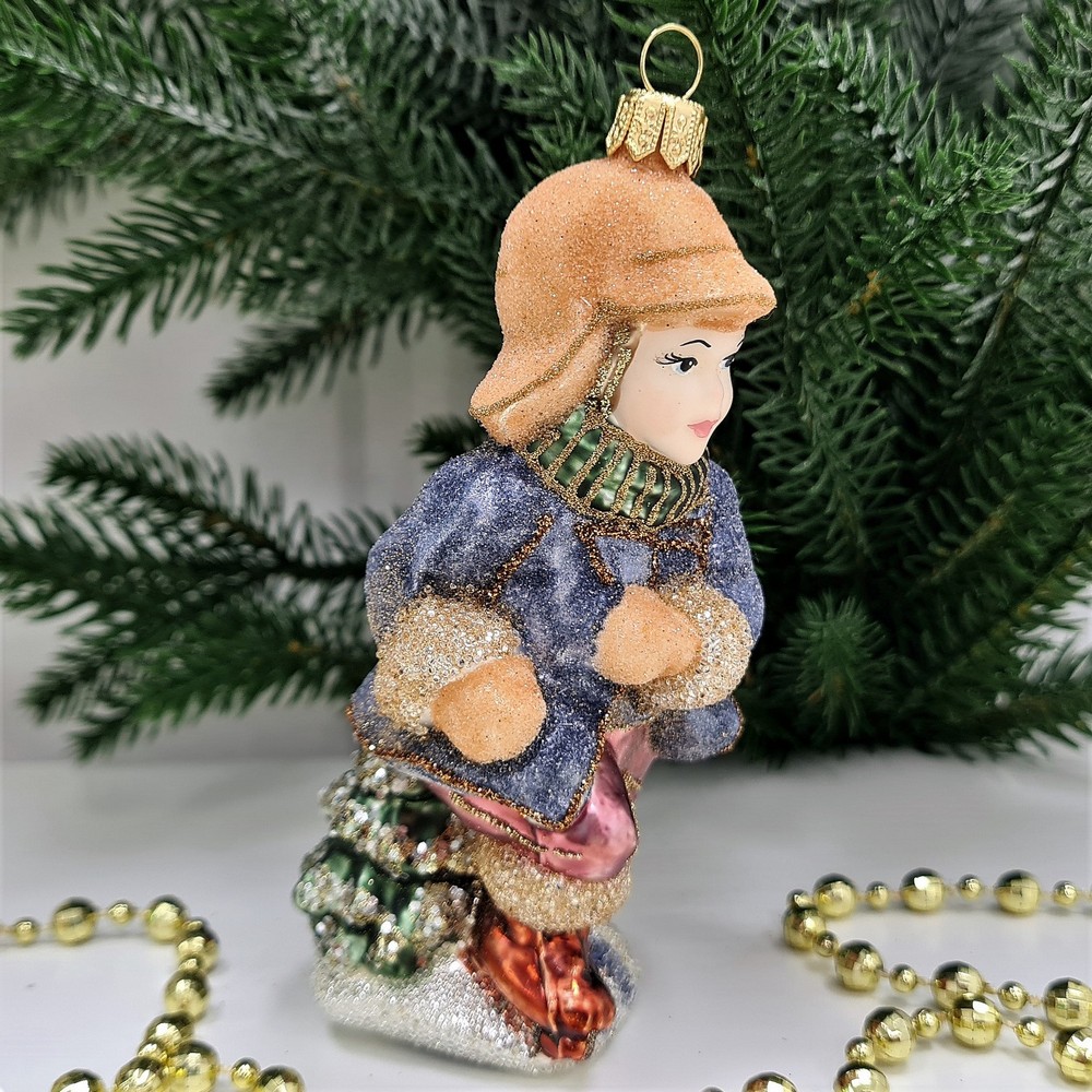 фото Стеклянная елочная игрушка Мальчик на коньках