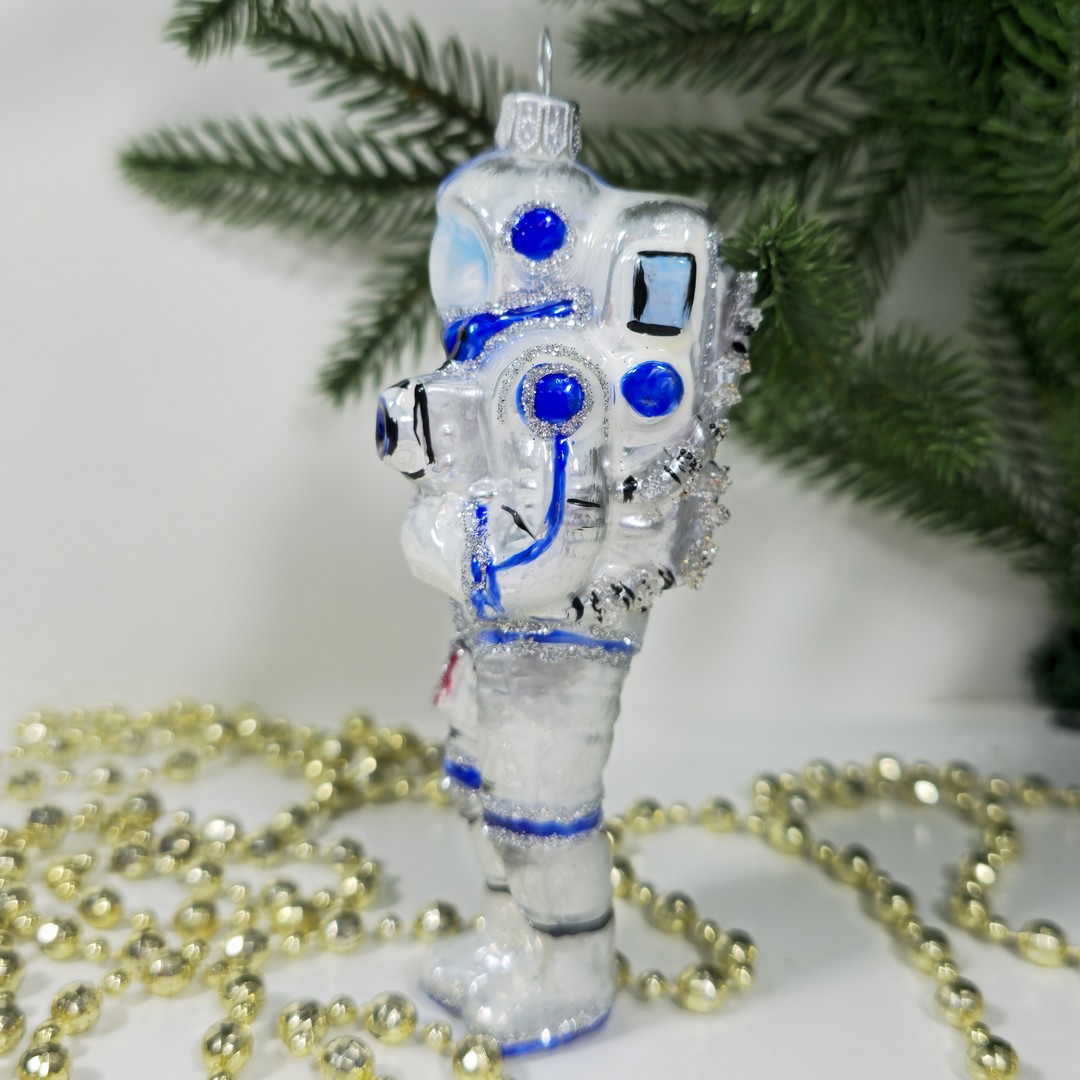 фото Стеклянная елочная игрушка Космонавт