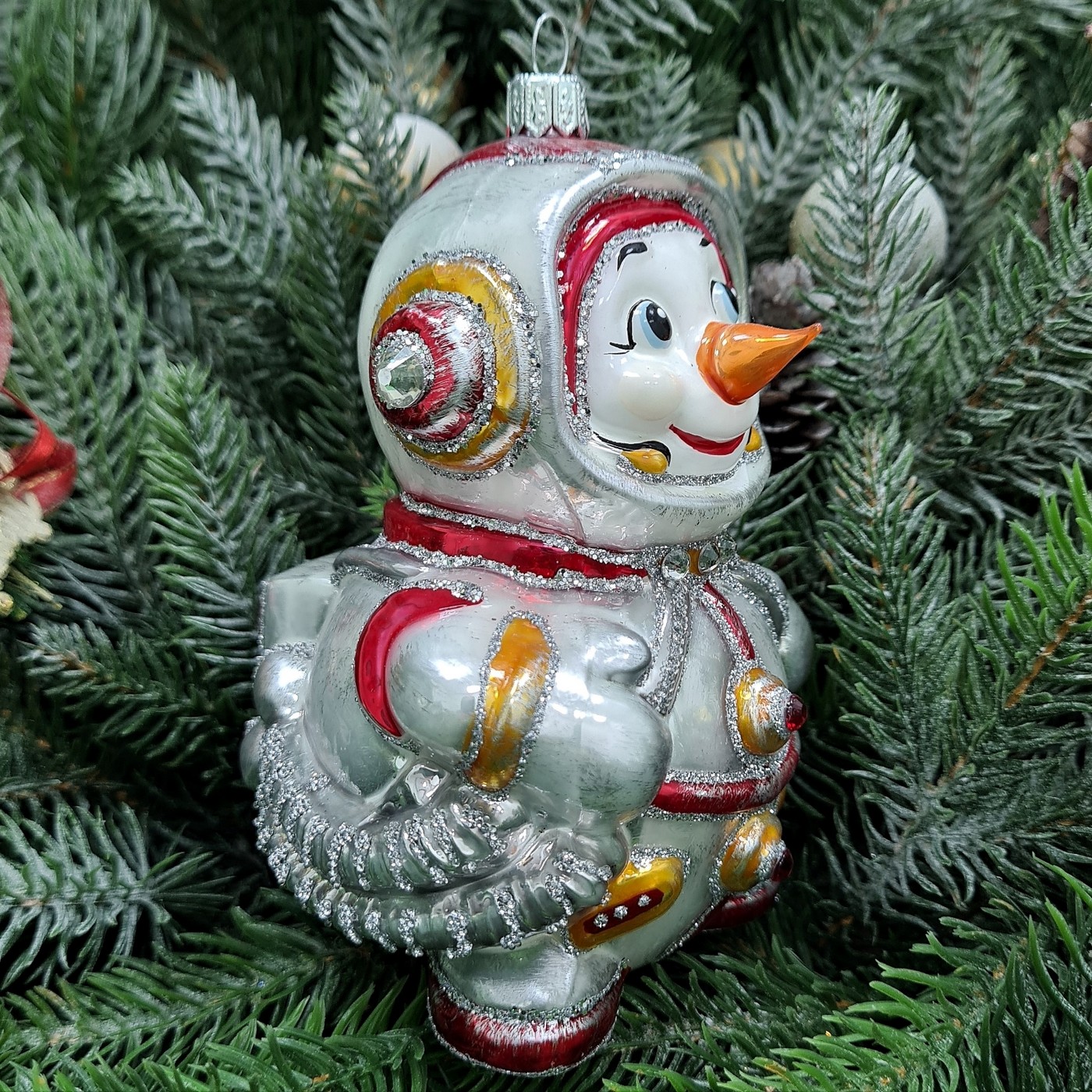 фото Стеклянная елочная игрушка Снеговик космонавт красный