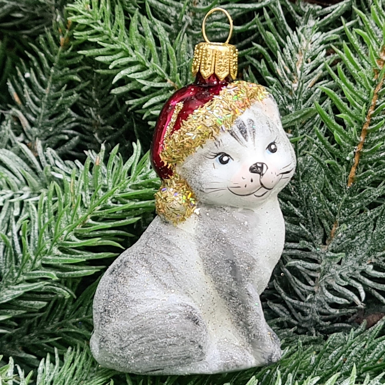 фото Стеклянная елочная игрушка Котик в шапке серый