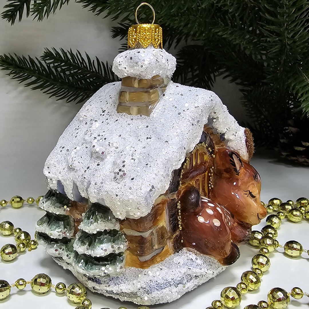 фото Стеклянная елочная игрушка Домик с олененком