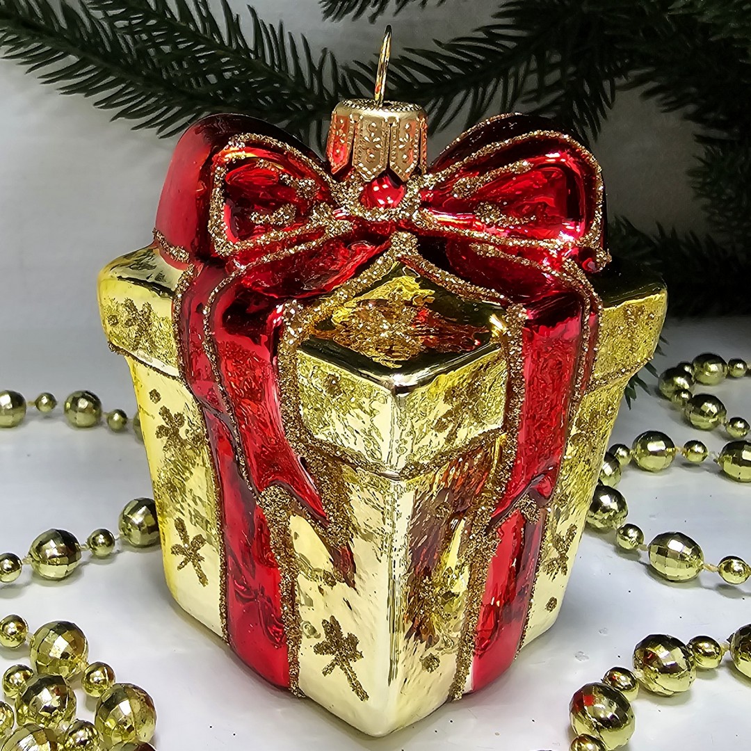 фото Стеклянная елочная игрушка Подарок