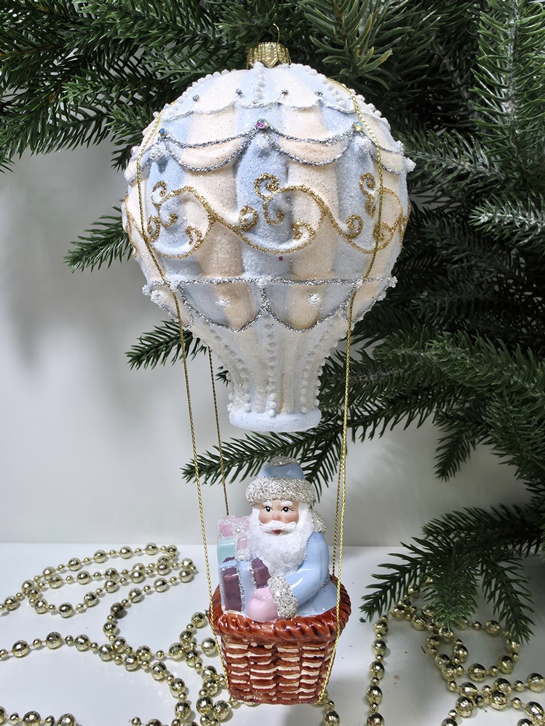 фото Стеклянная елочная игрушка Дед Мороз на воздушном шаре