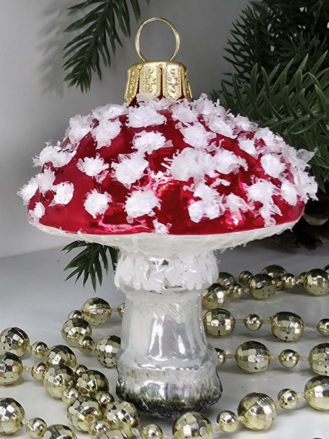 фото Стеклянная елочная игрушка Мухомор