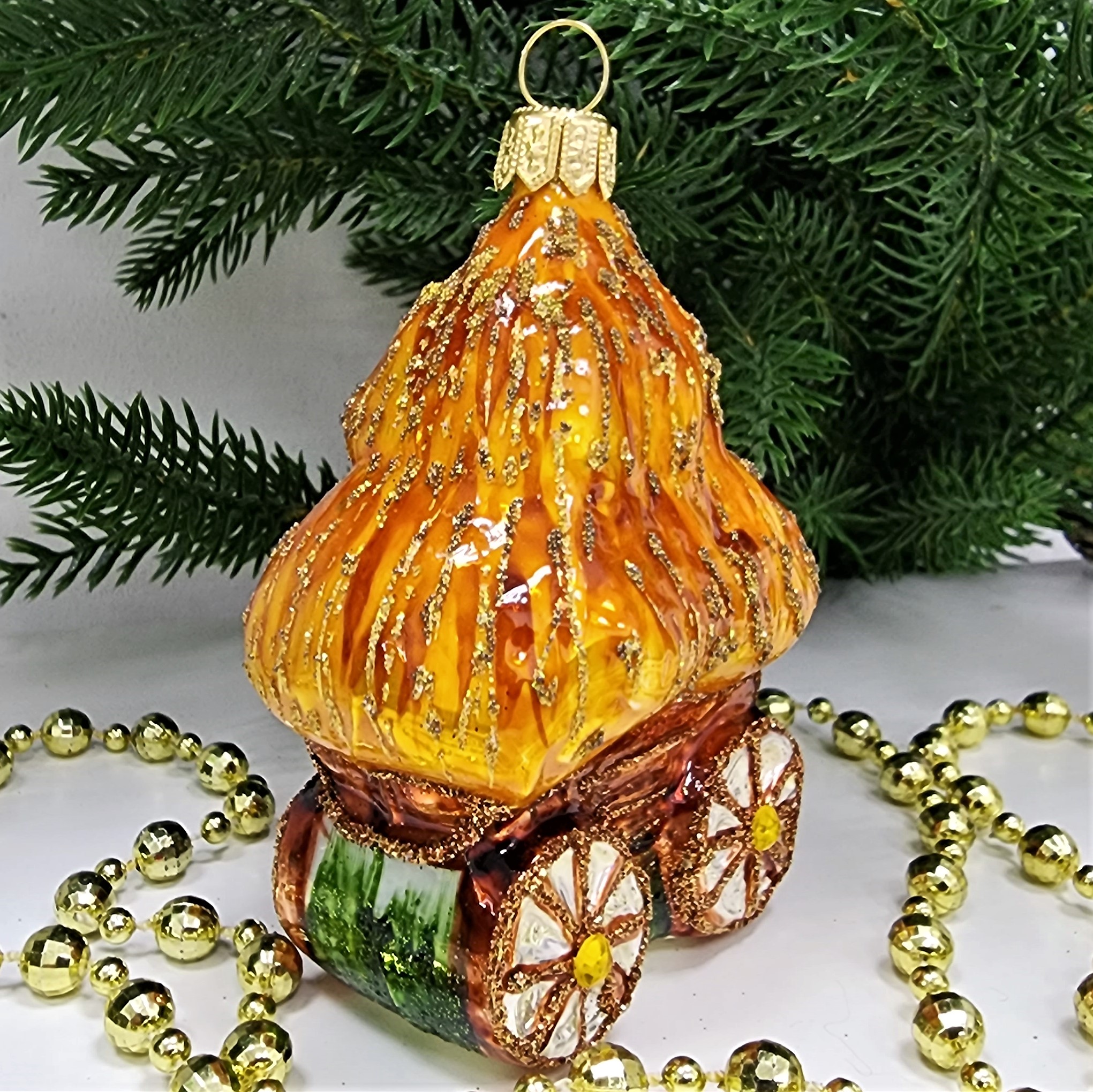 фото Стеклянная елочная игрушка Телега с сеном