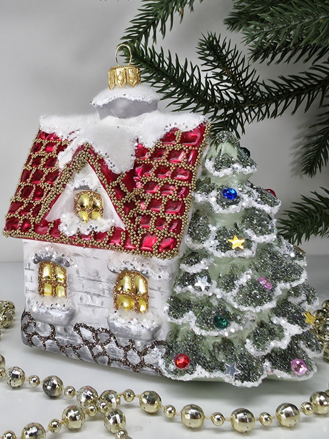 фото Стеклянная елочная игрушка Домик с ёлкой