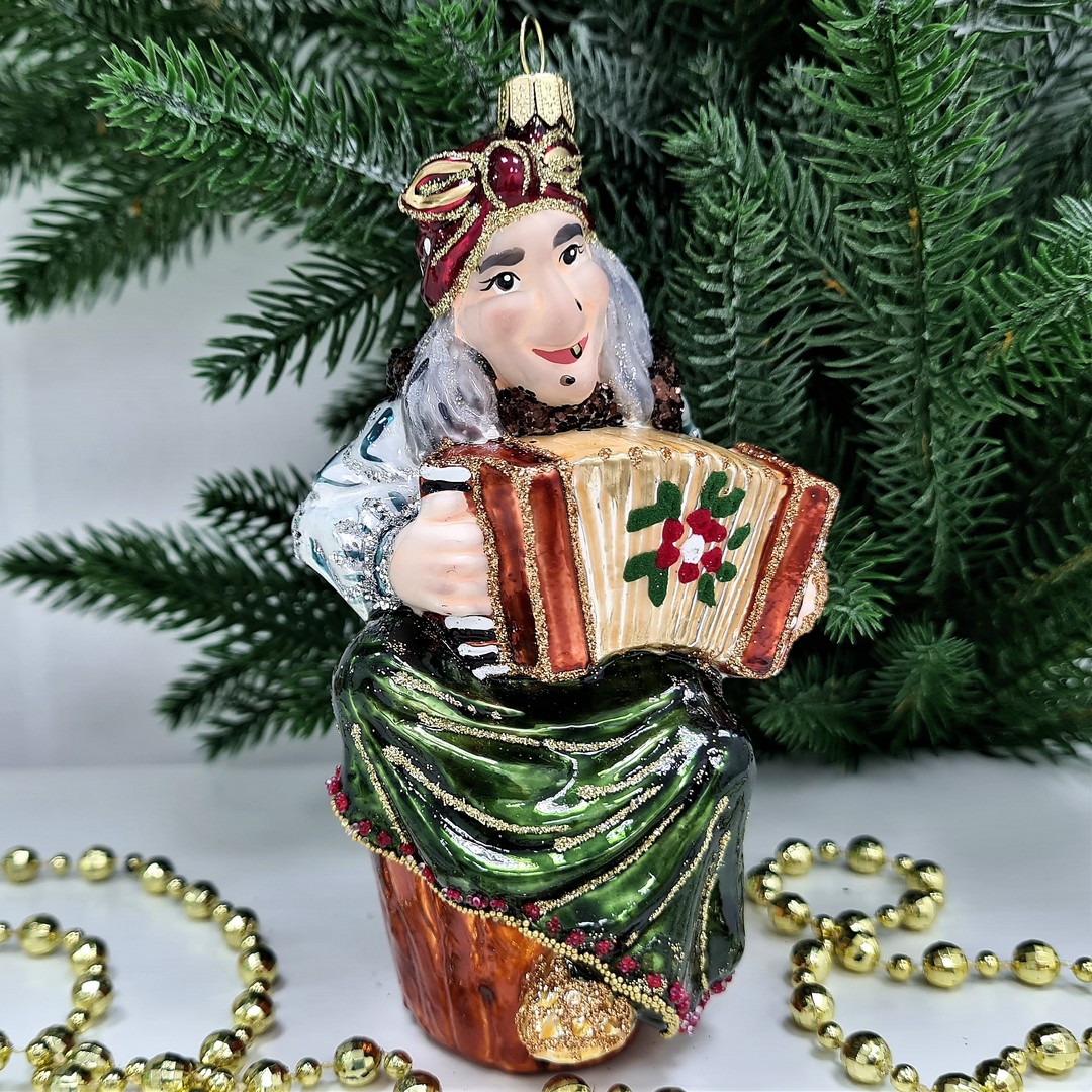 фото Стеклянная елочная игрушка Баба Яга с гармошкой