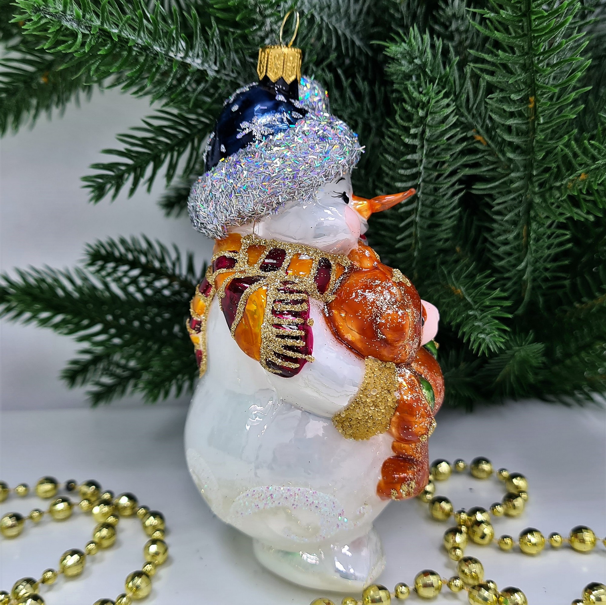 фото Стеклянная елочная игрушка Снеговик с мишкой