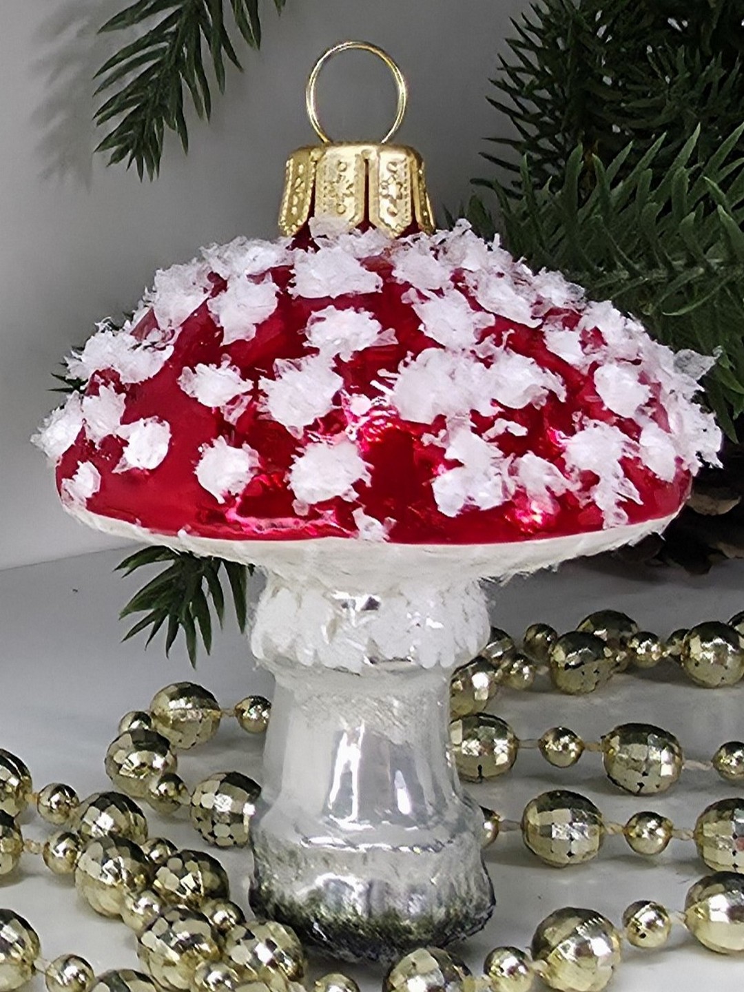 фото Стеклянная елочная игрушка Мухомор