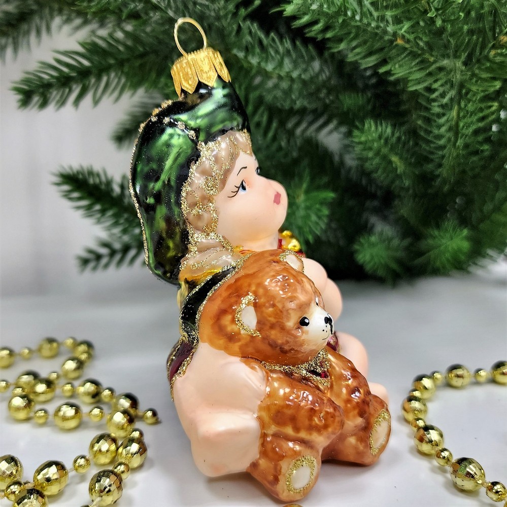 фото Стеклянная елочная игрушка Девочка с мишкой сидит