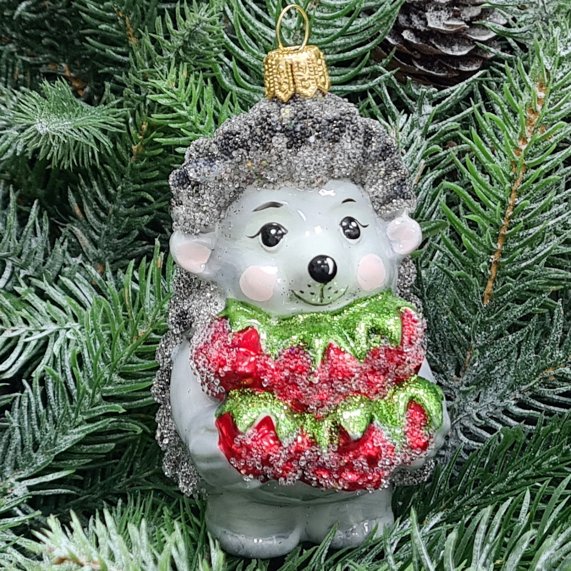 фото Стеклянная елочная игрушка Ежик с малиной