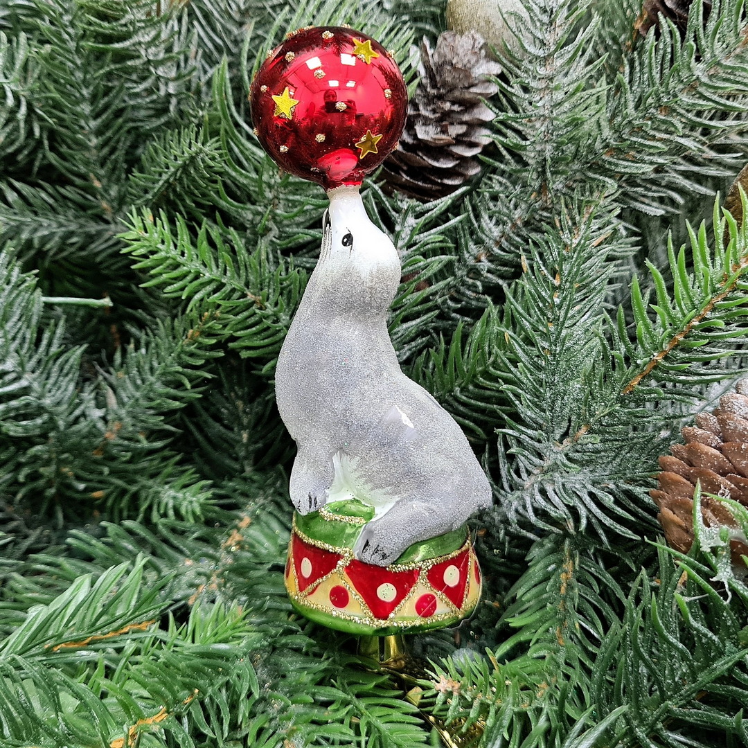 фото Стеклянная елочная игрушка Морской котик сахар