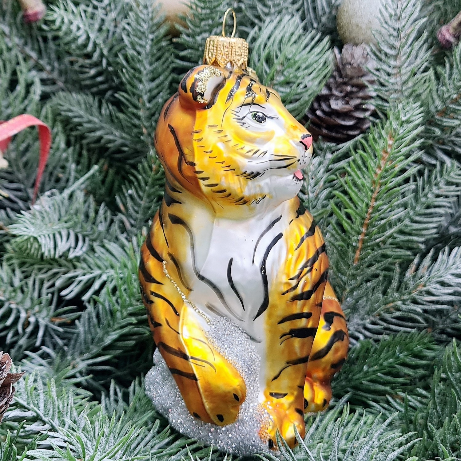 фото Стеклянная елочная игрушка Тигр на камне