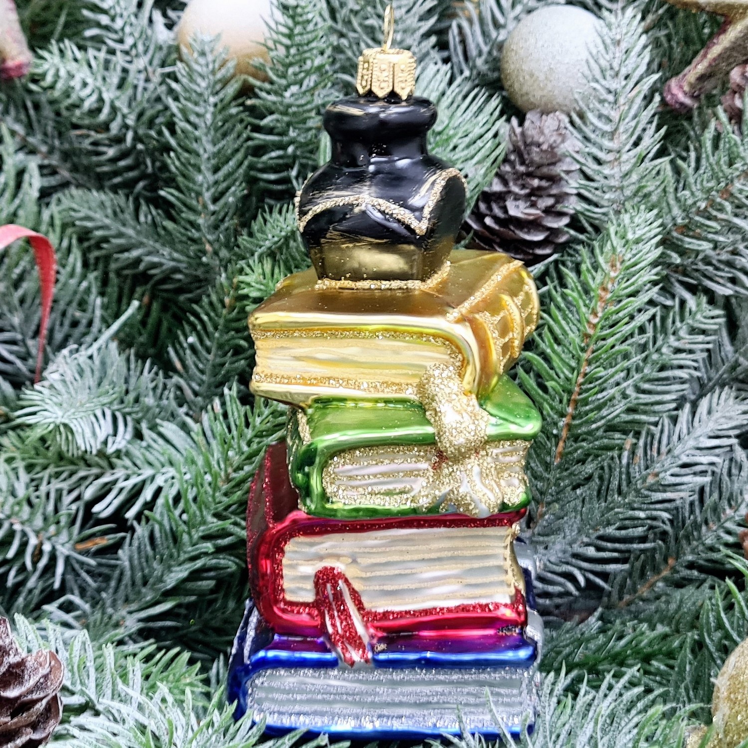 фото Стеклянная елочная игрушка Стопка книг цветная