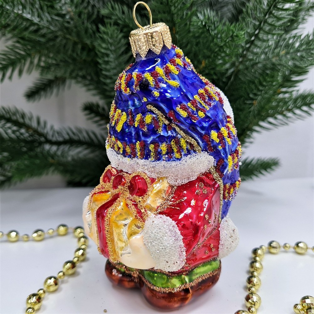 фото Стеклянная елочная игрушка Гном с подарком