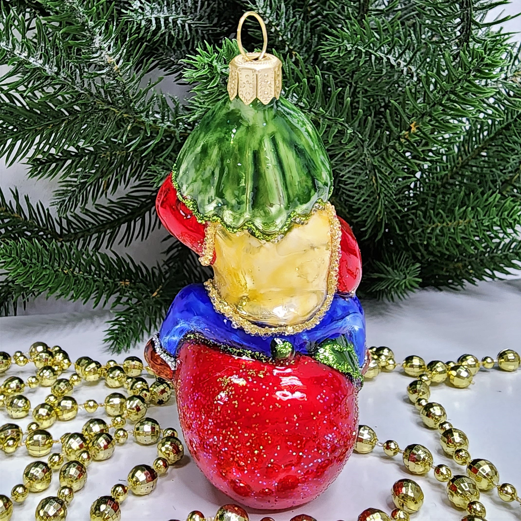 фото Стеклянная елочная игрушка Гном на яблоке