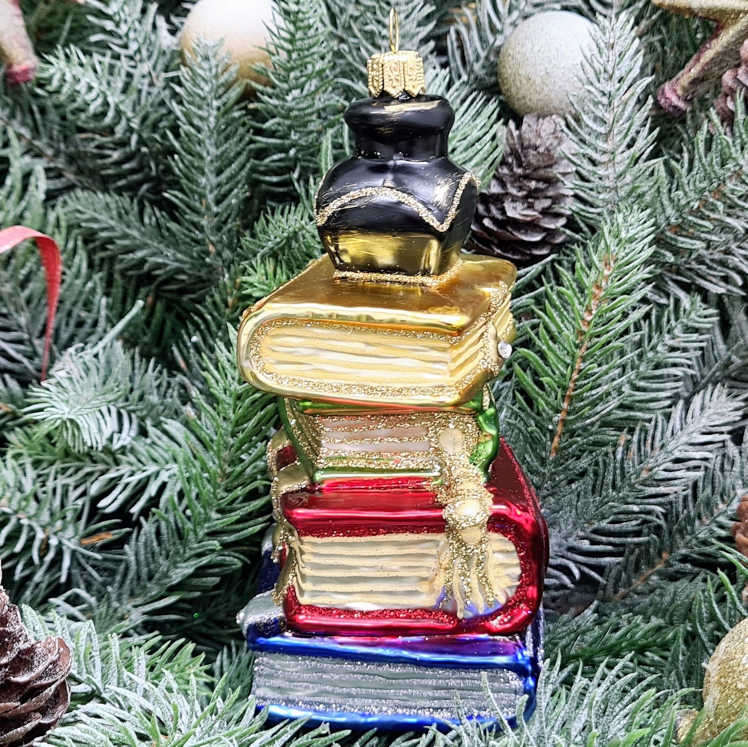 фото Стеклянная елочная игрушка Стопка книг цветная