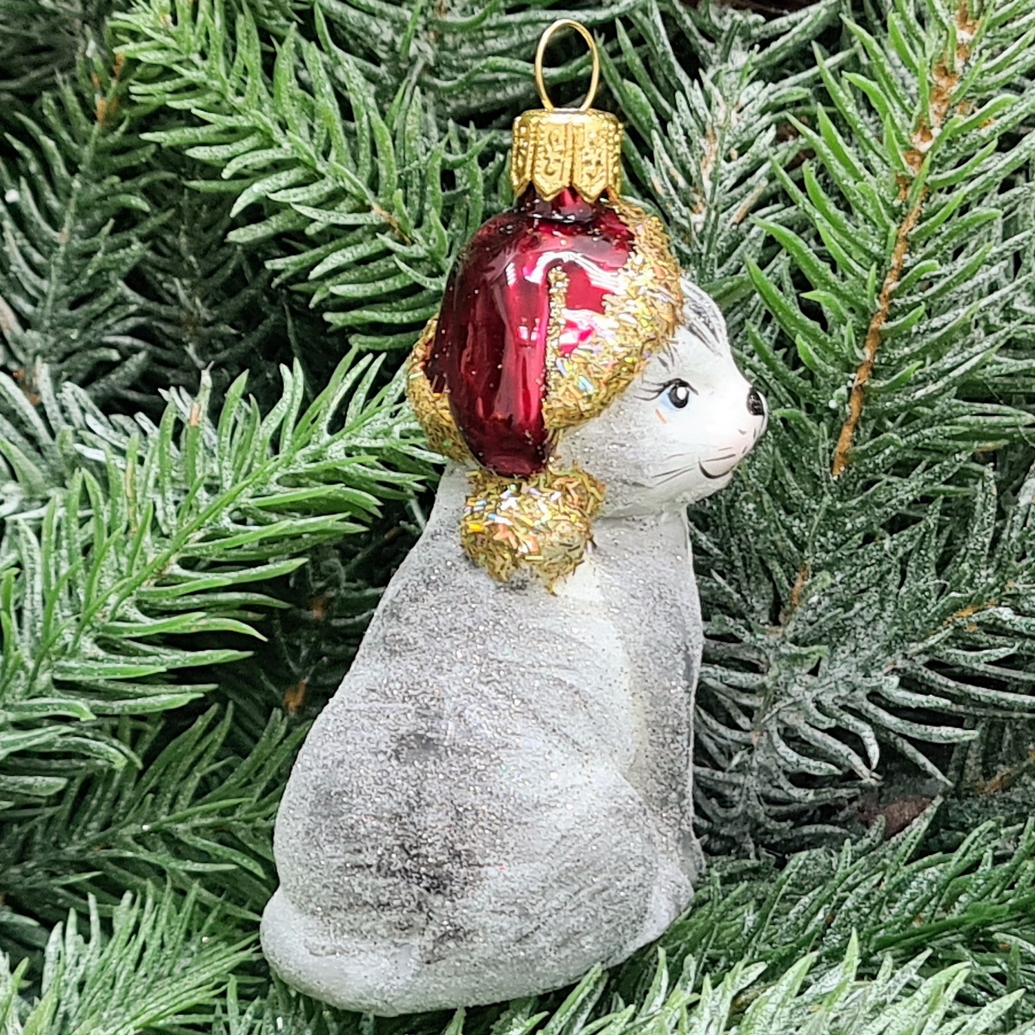 фото Стеклянная елочная игрушка Котик в шапке серый