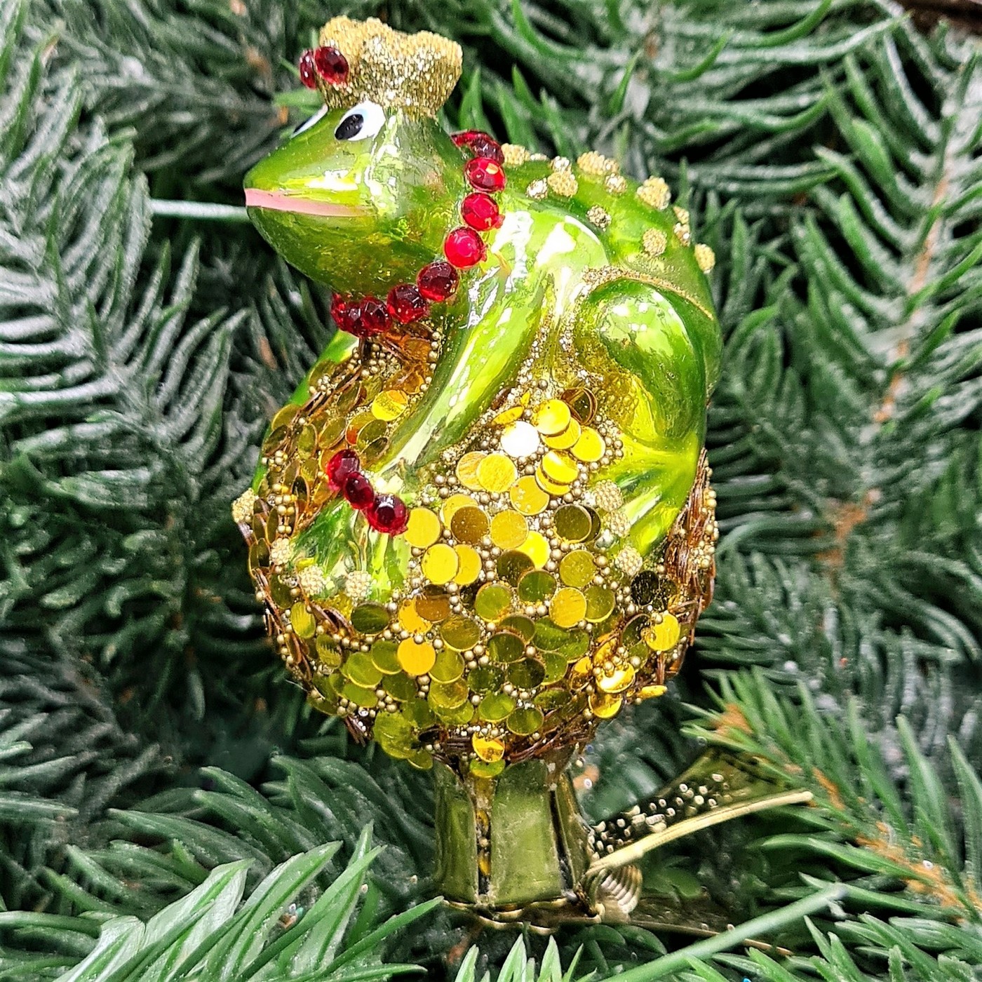 фото Стеклянная елочная игрушка Царевна лягушка на монетках