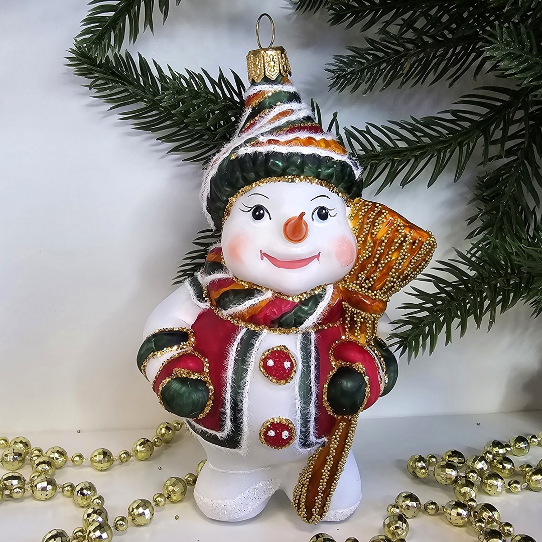 фото Стеклянная елочная игрушка Снеговик с метлой
