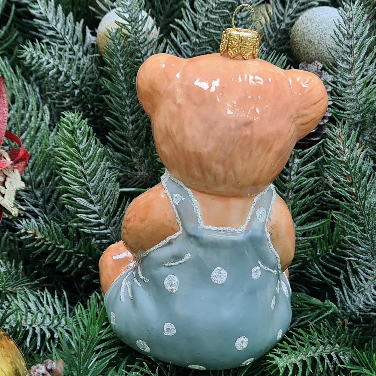 фото Стеклянная елочная игрушка Мишка с мячом