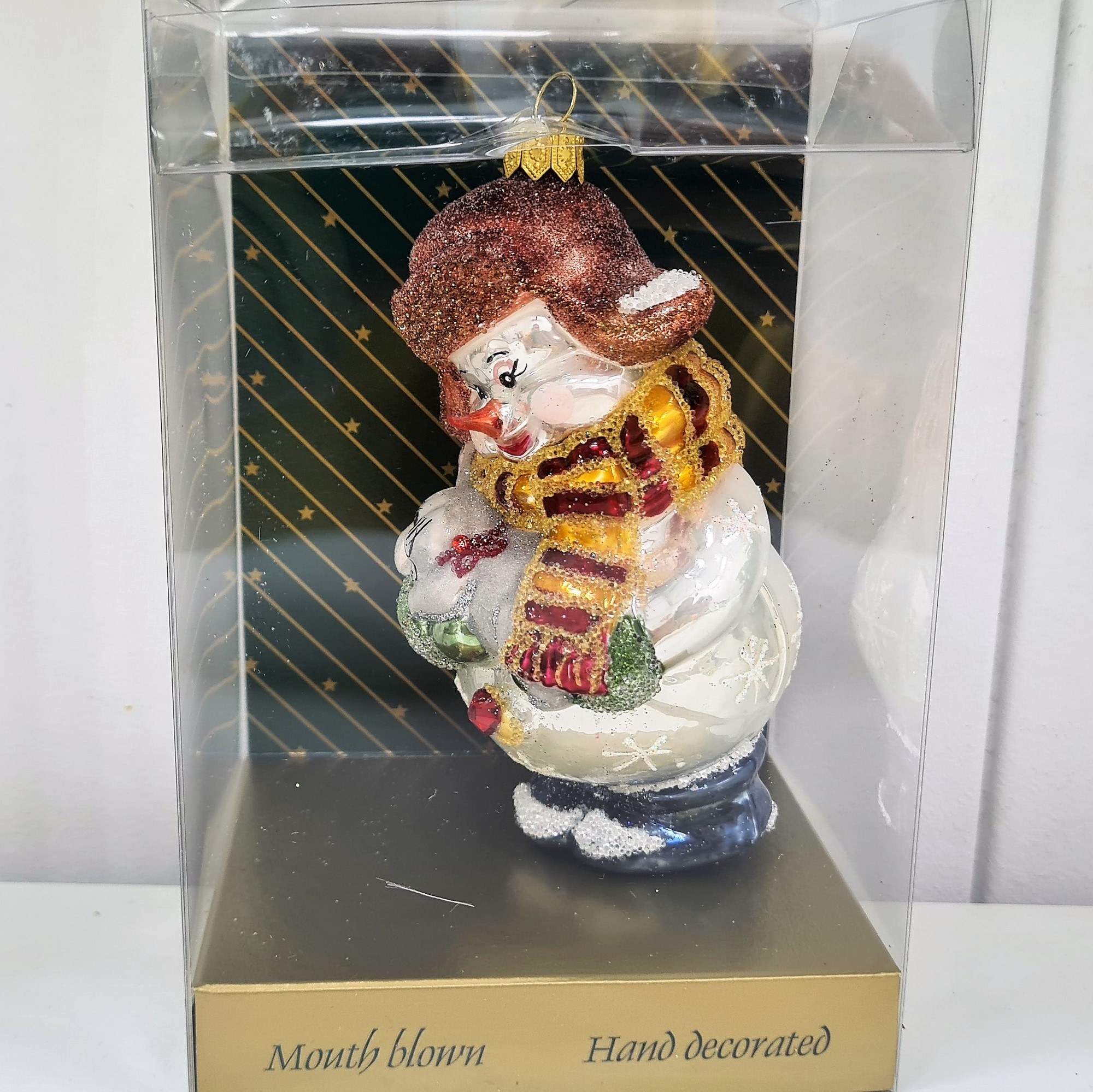 фото Стеклянная елочная игрушка Снеговик в ушанке с зайчиком