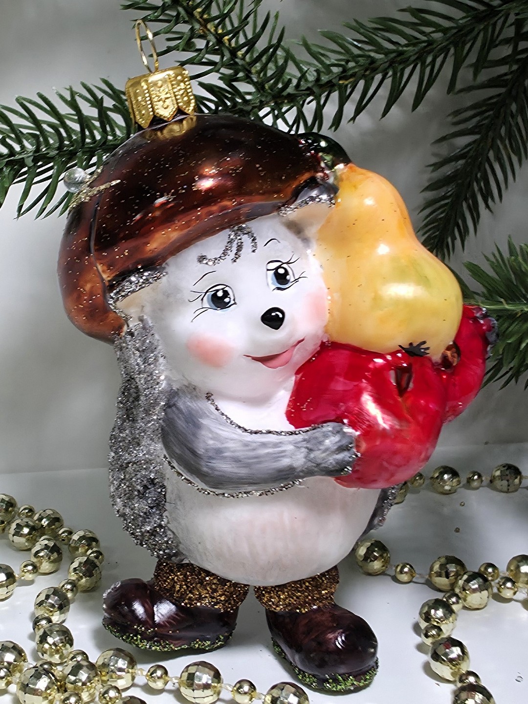 фото Стеклянная елочная игрушка Ежик с фруктами