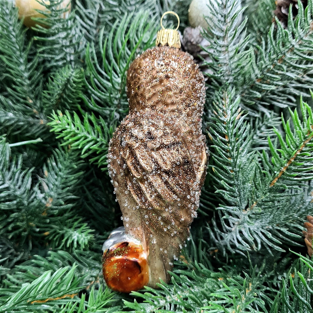 фото Стеклянная елочная игрушка Сова на ветке коричневая