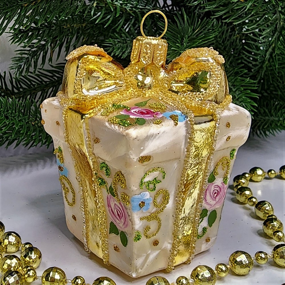 фото Стеклянная елочная игрушка Подарок версаль