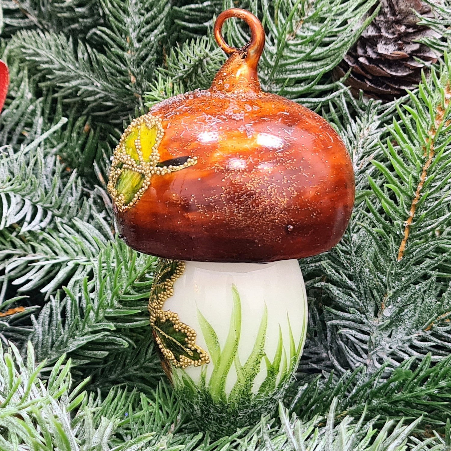 фото Стеклянная елочная игрушка Грибочек