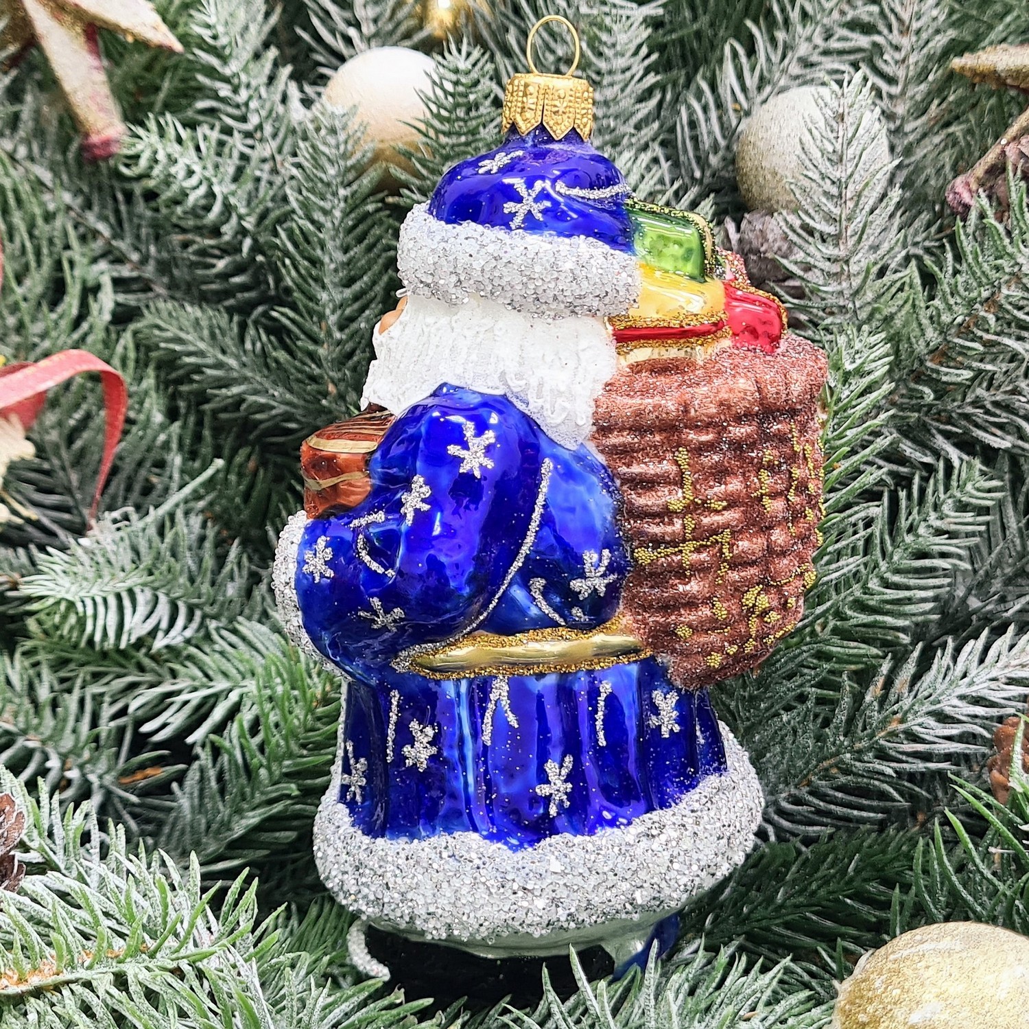 фото Стеклянная елочная игрушка Дед Мороз с подарками