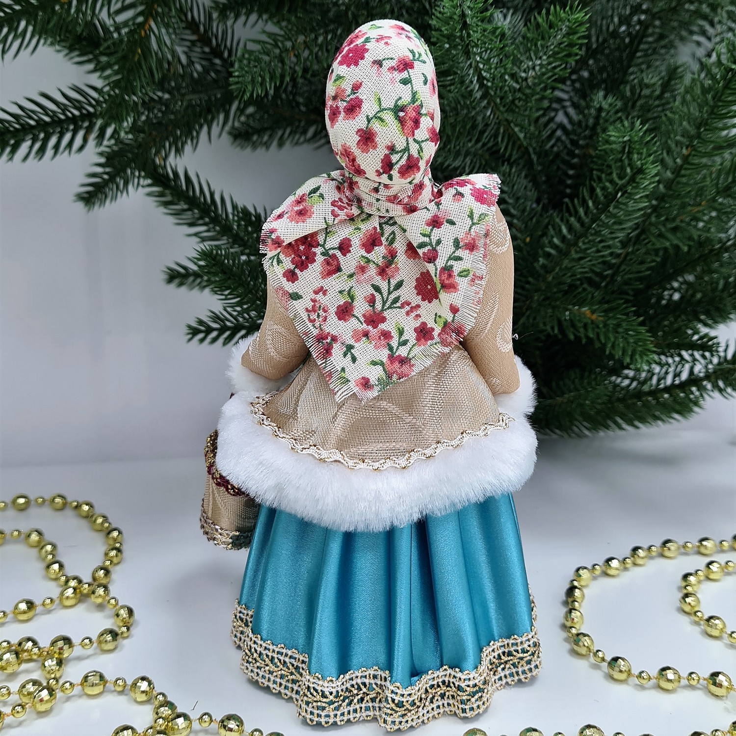 фото Кукла Девочка с подснежниками 20см