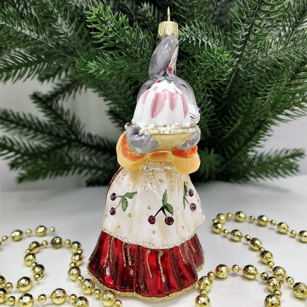 фото Стеклянная елочная игрушка Зайчиха с тортом