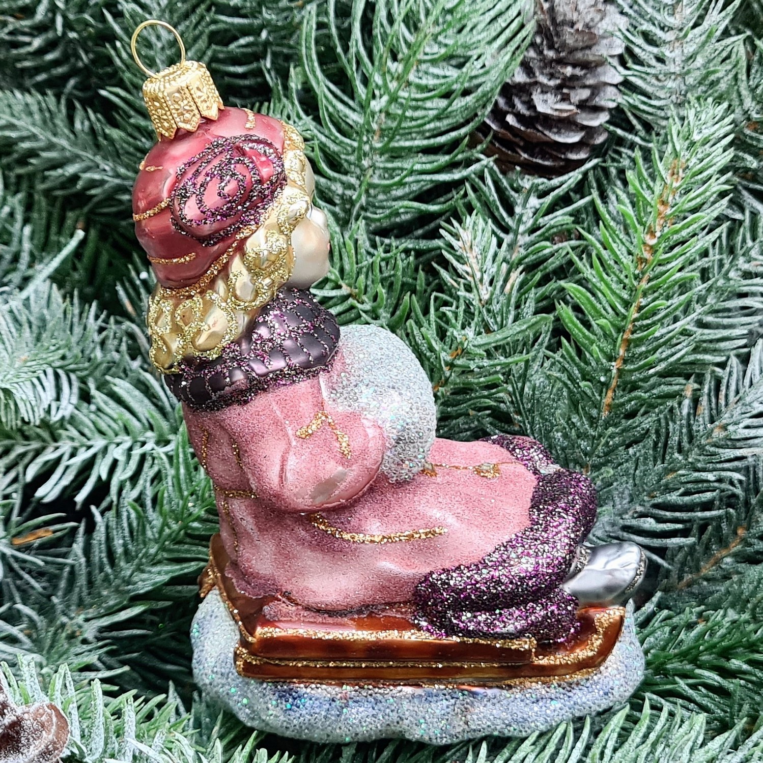 фото Стеклянная елочная игрушка Девочка на санях сахар